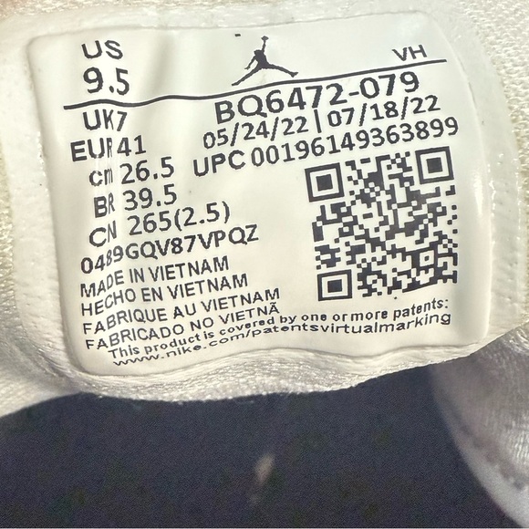 Nike Air Jordan 1 Mid Alternate Bred Toe Sneakers Women's Size 9.5 - Picture 5 of 6